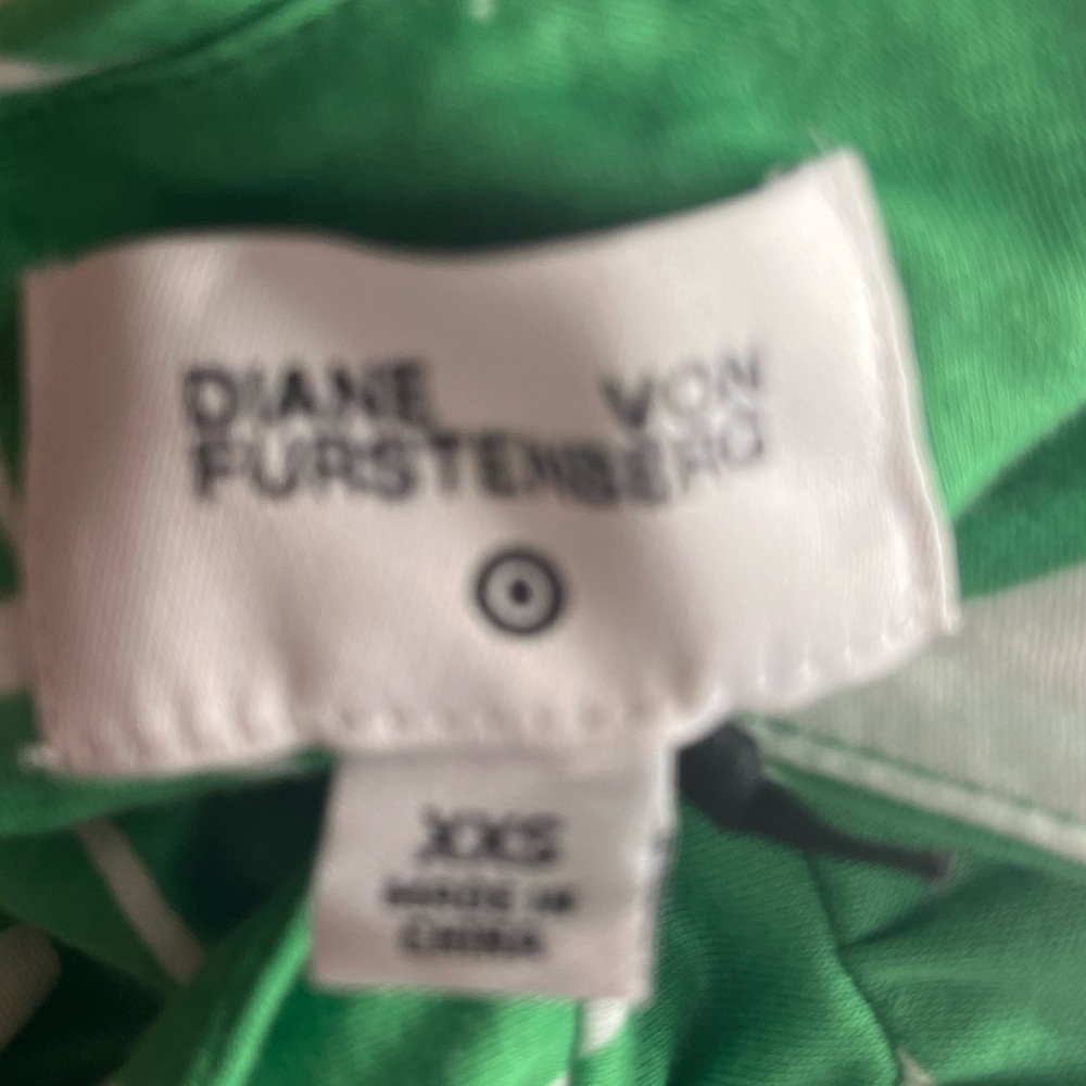 🆕. Diane Von Furstenberg Greenand White Halter Jumpsuit. XXS - Picture 5 of 7